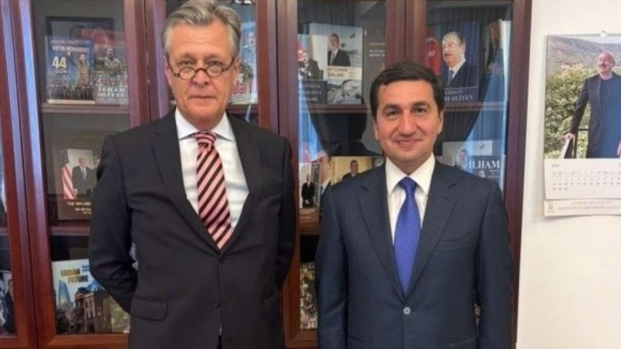 <p>Hikmət Hacıyev Almaniya səfiri ilə müzakirələr aparıb</p> 