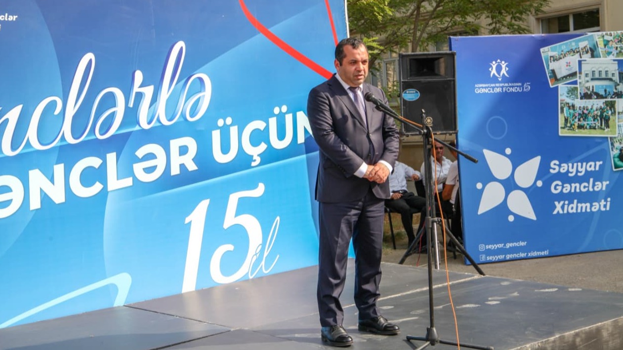 <p>Səyyar Gənclər Xidməti növbəti dayanacağı olan&nbsp;Salyan&nbsp;ilə fəaliyyətinə davam edir +FOTO=10</p>